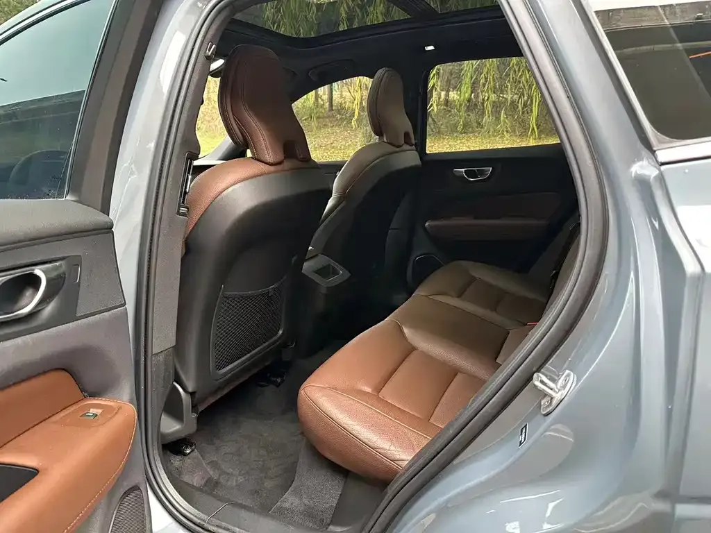 Volvo XC60 2023 из CN, фото 9