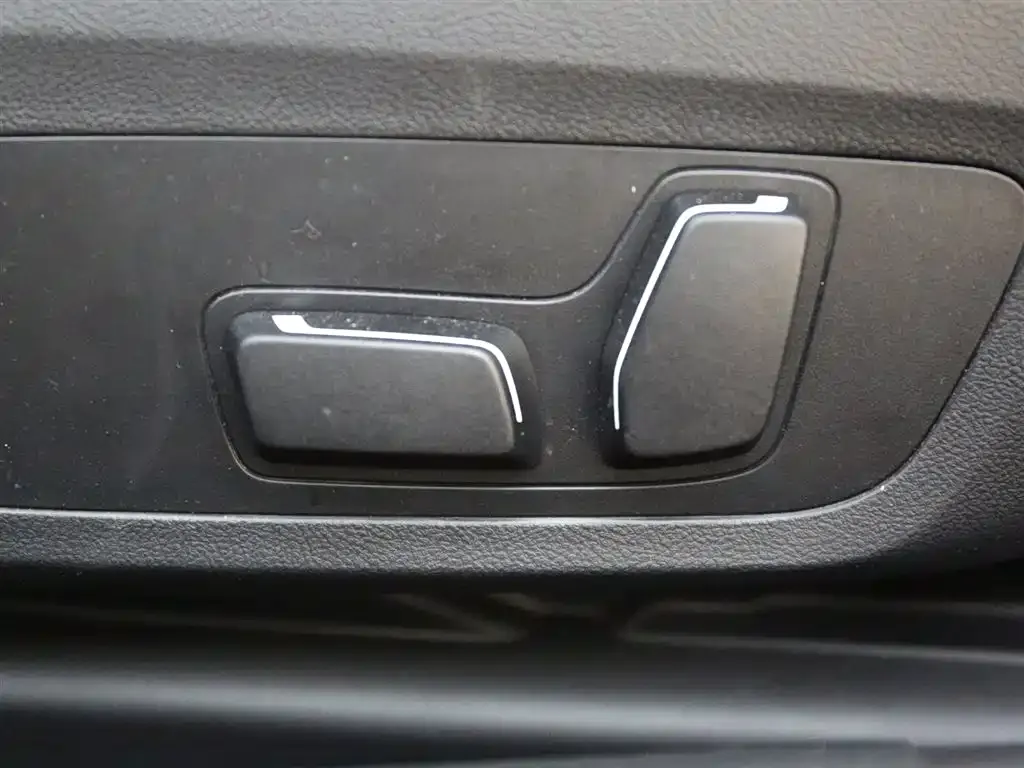 BMW 3 Series 2024 из CN, фото 10
