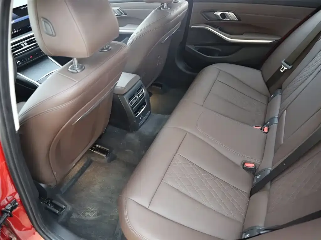BMW 3 Series 2024 из CN, фото 9