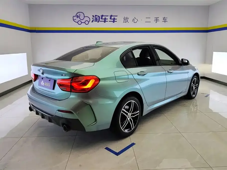 BMW 1 Series 2021 из CN, фото 3