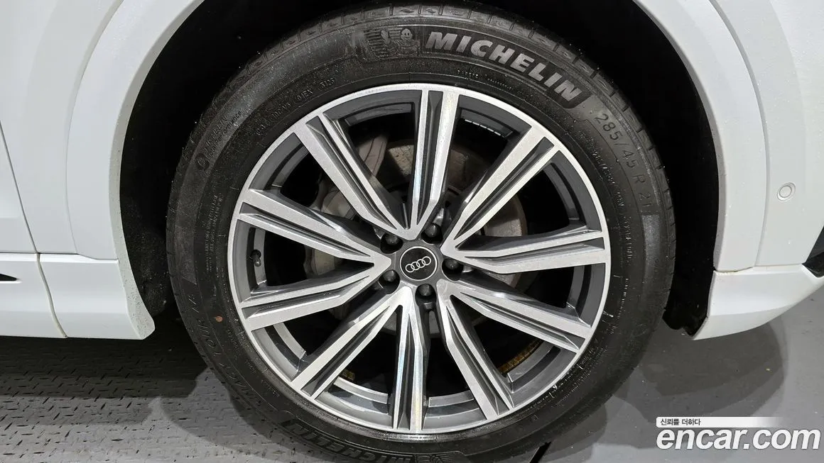 Audi Q8 2021 из KR, фото 5