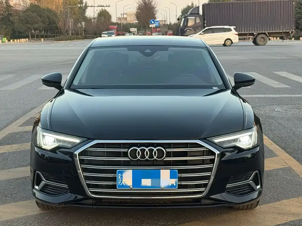 Audi A6L 2023 из CN, фото 2
