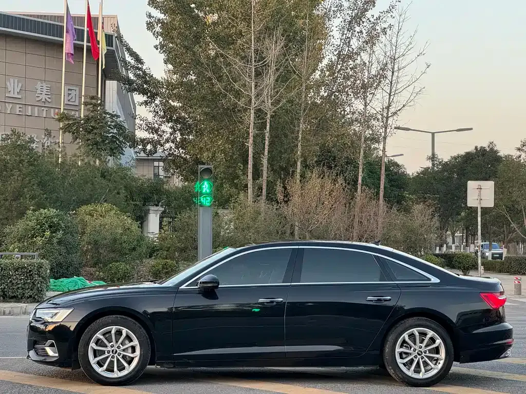 Audi A6L 2023 из CN, фото 7