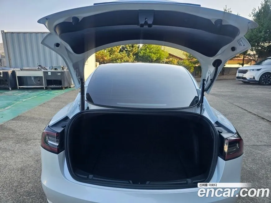 Tesla Model 3 — фото 9