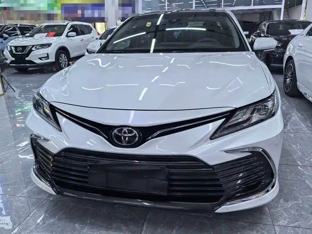 Toyota Camry — фото 2