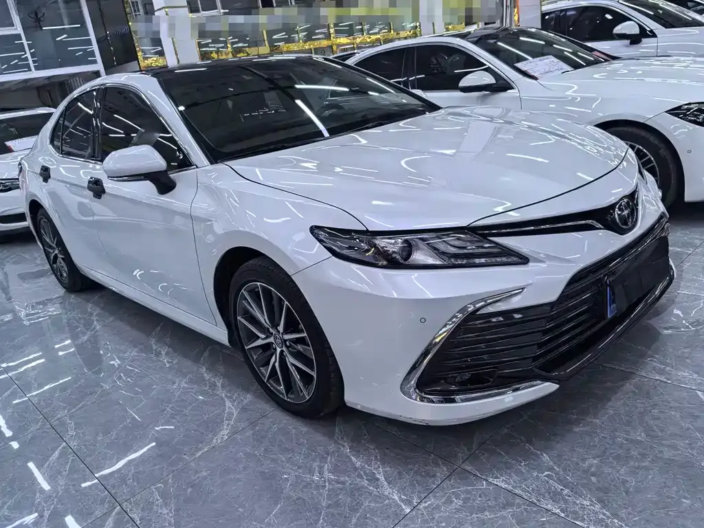 Toyota Camry — фото 3