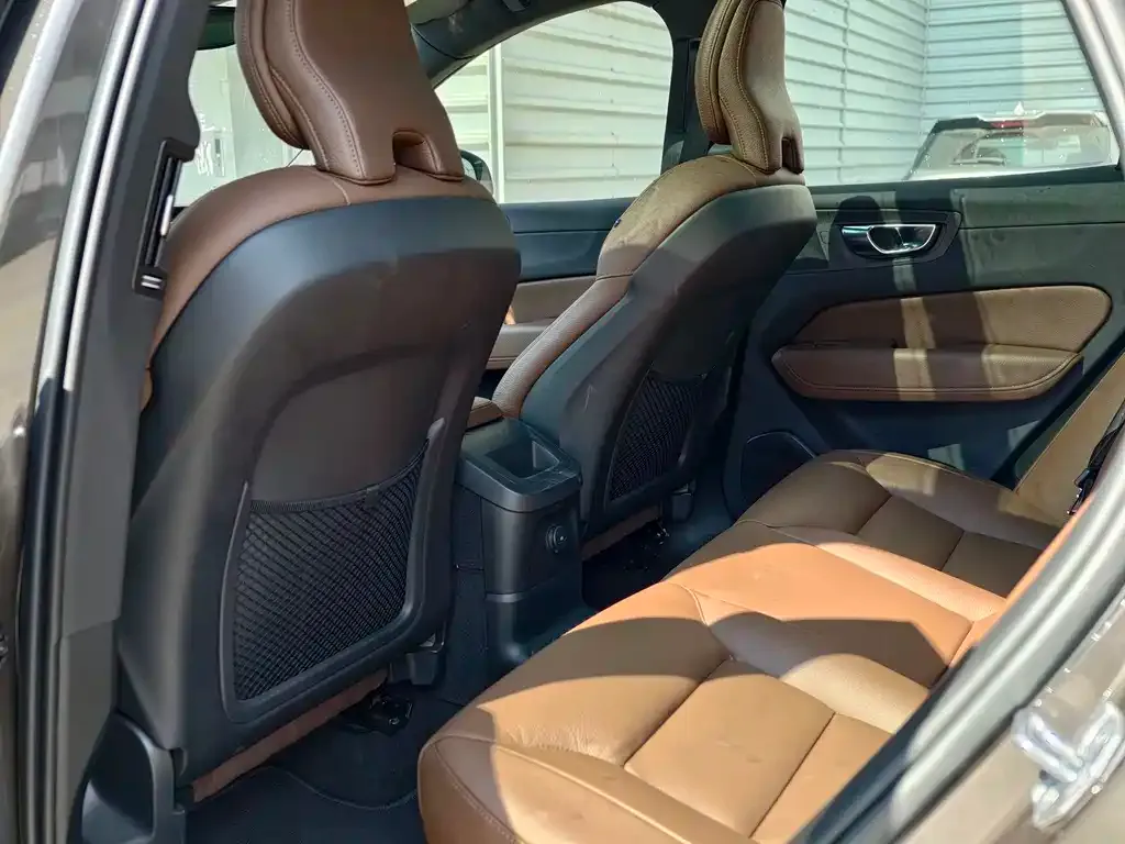 Volvo XC60 2021 из CN, фото 5
