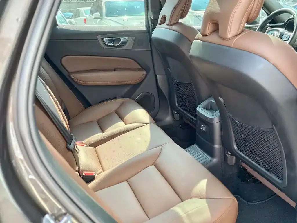 Volvo XC60 2021 из CN, фото 6