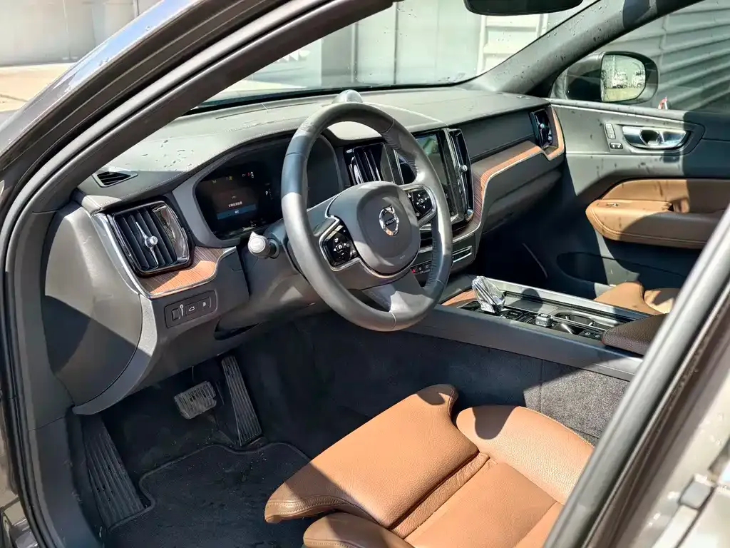 Volvo XC60 2021 из CN, фото 7