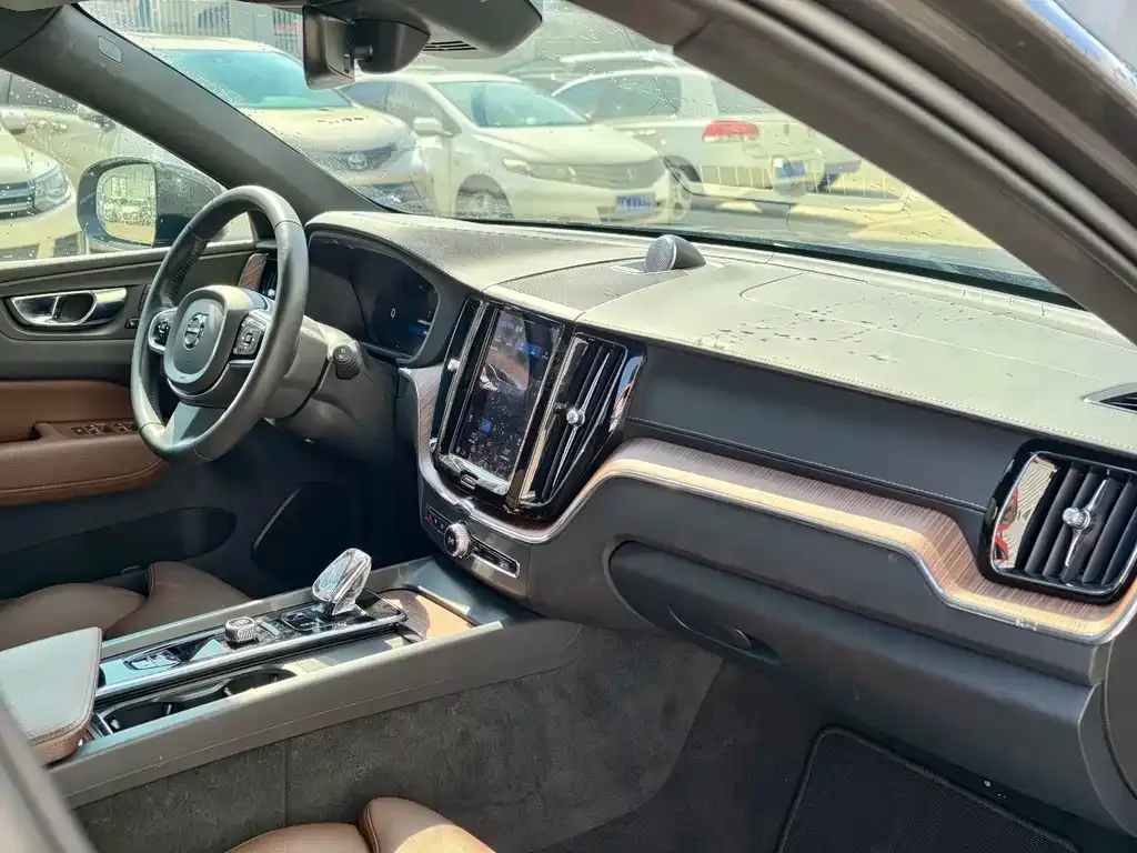 Volvo XC60 2021 из CN, фото 8