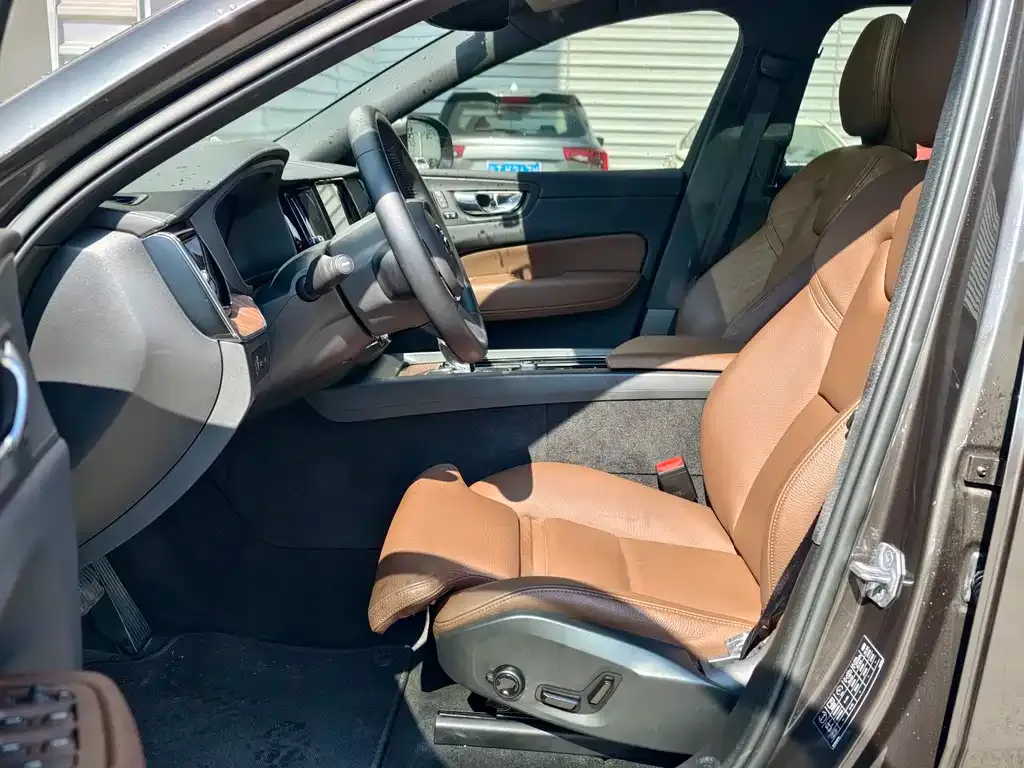 Volvo XC60 2021 из CN, фото 9