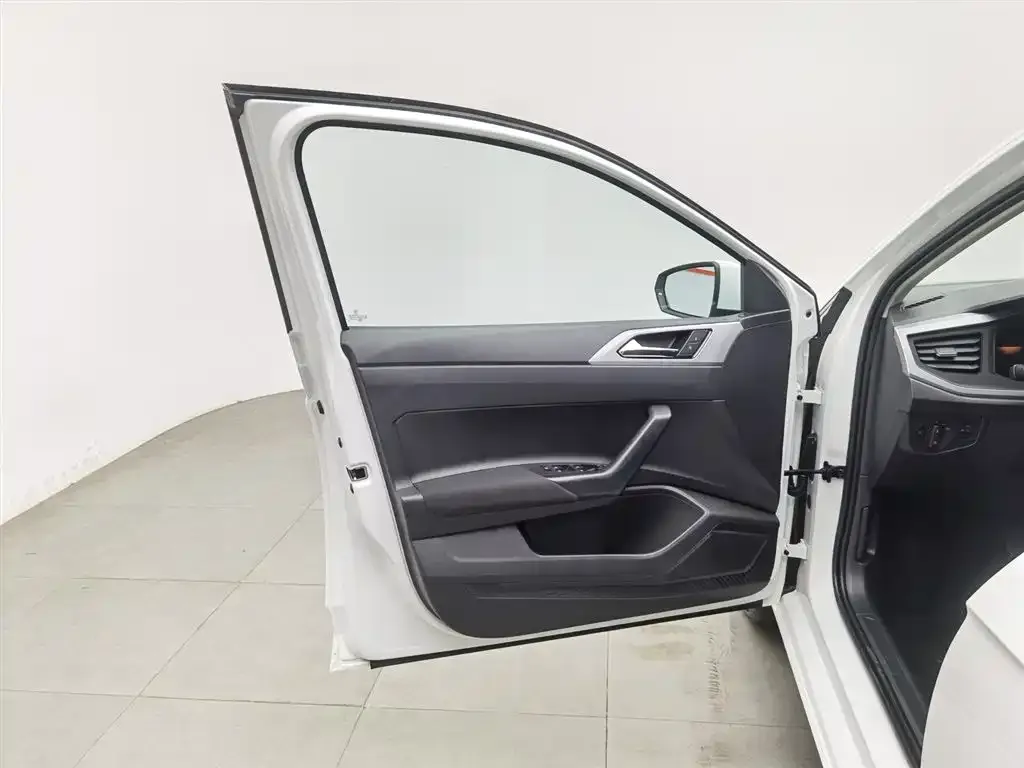 Volkswagen Polo 2023 из CN, фото 8