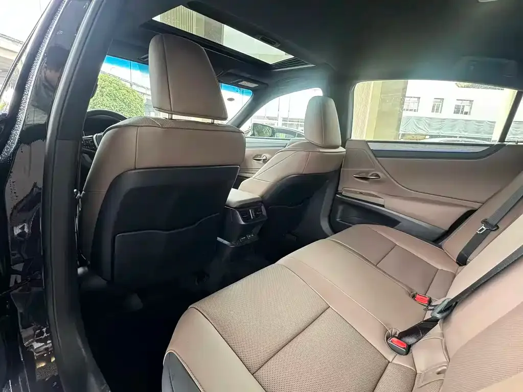 Lexus ES 2025 из CN, фото 7