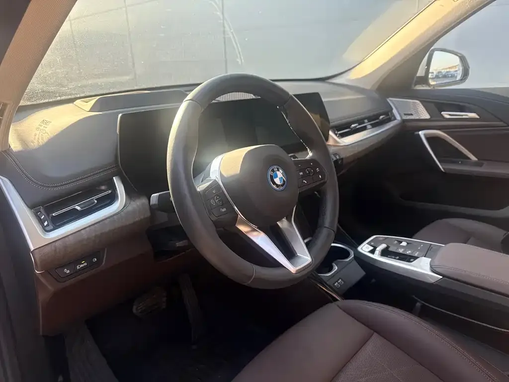 BMW iX1 2025 из CN, фото 3