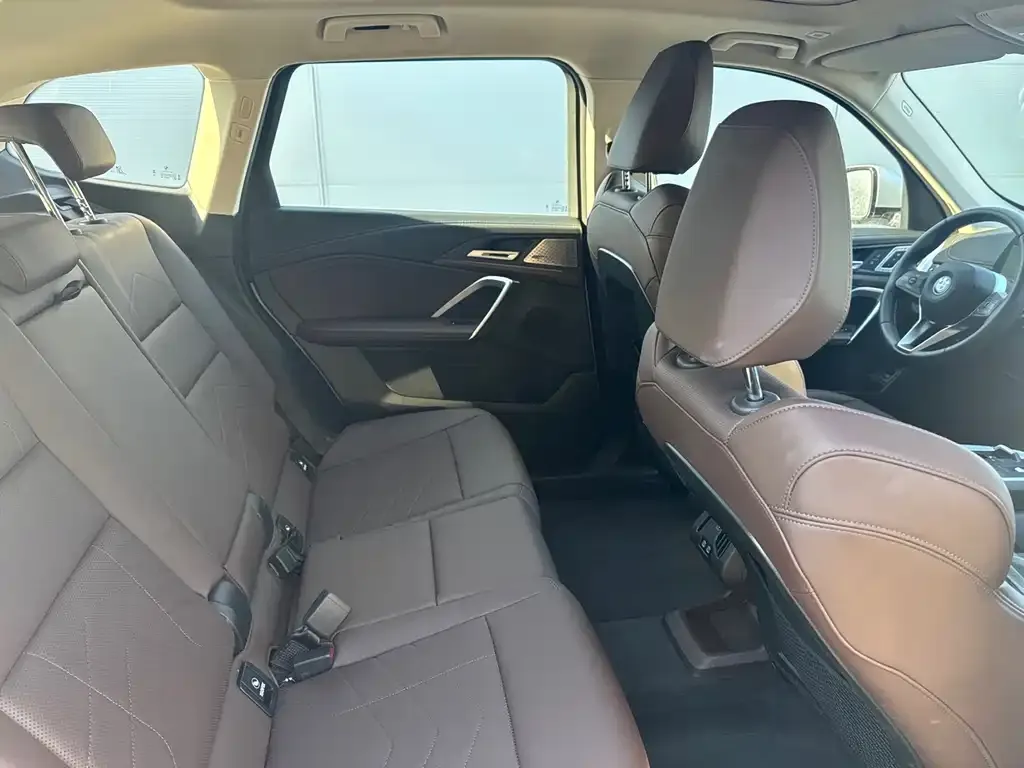 BMW iX1 2025 из CN, фото 5