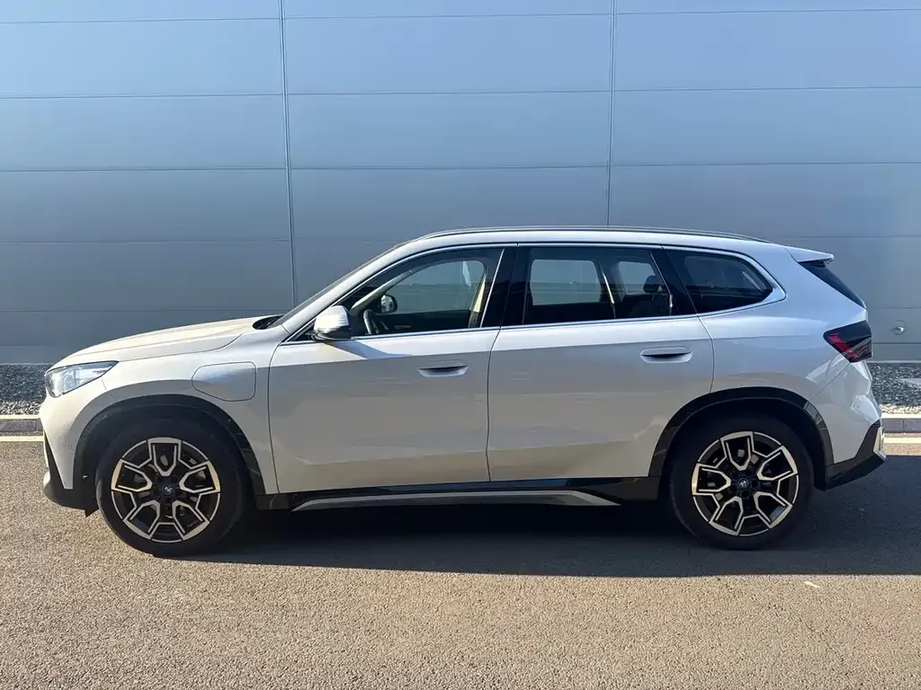 BMW iX1 2025 из CN, фото 7