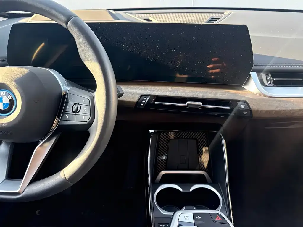 BMW iX1 2025 из CN, фото 8
