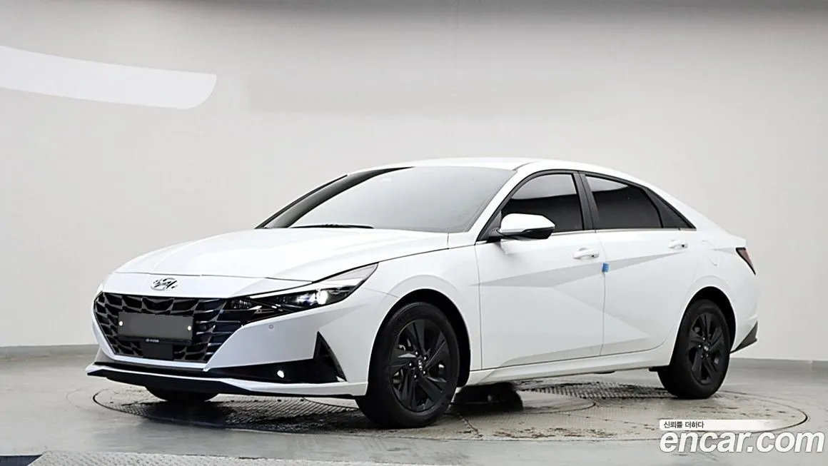 Hyundai AVANTE — фото 1