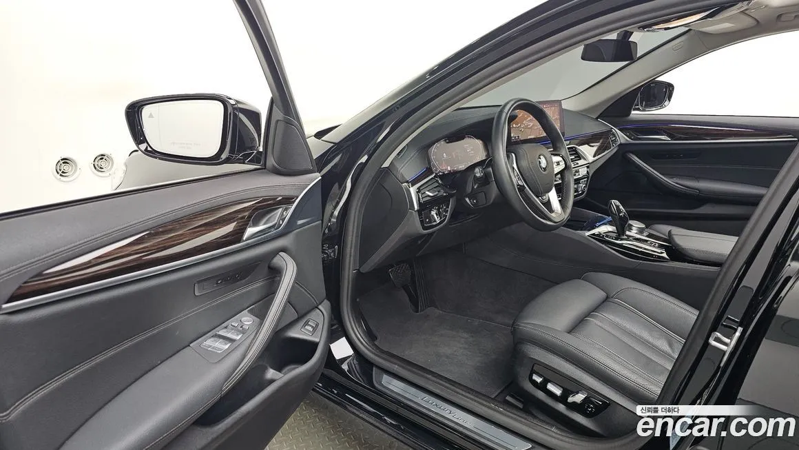 BMW 5-Series — фото 10