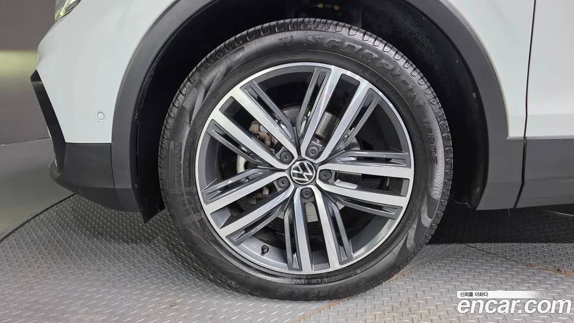 Volkswagen Tiguan — фото 5