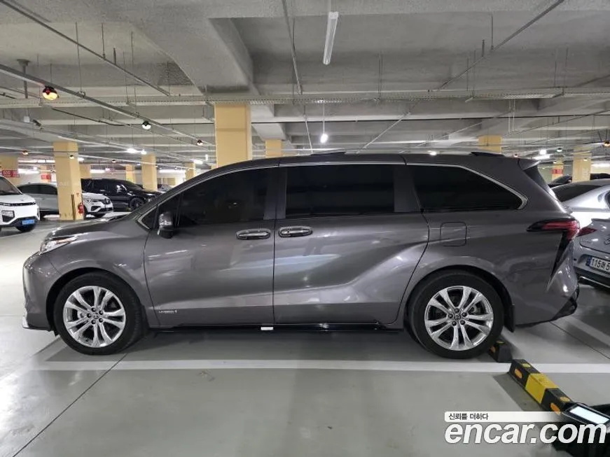 Toyota Sienna — фото 2