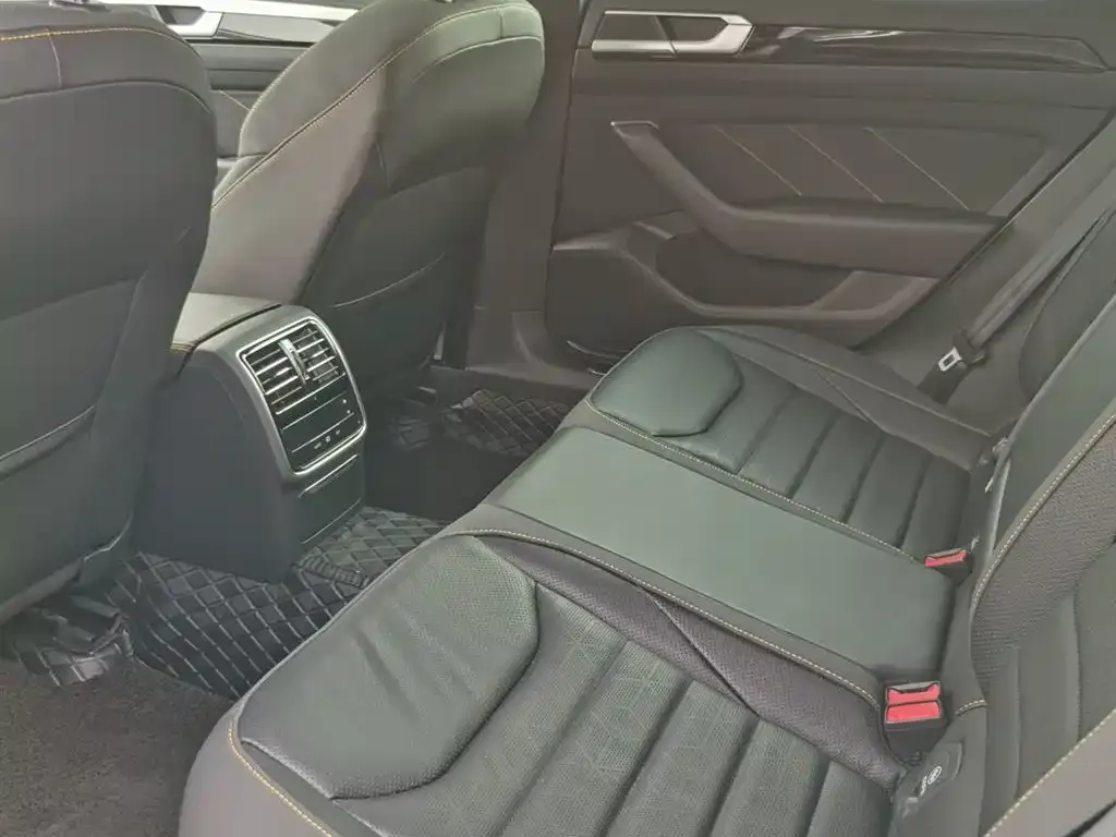 Volkswagen CC 2024 из CN, фото 4