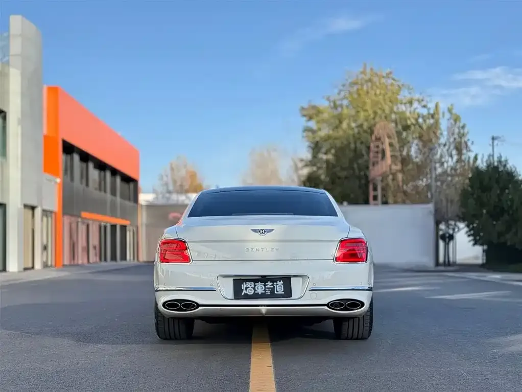 Bentley Flying Spur 2024 из CN, фото 4