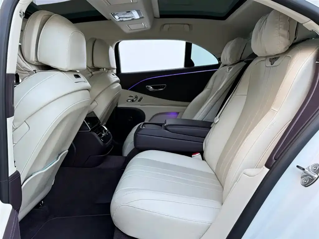 Bentley Flying Spur 2024 из CN, фото 7