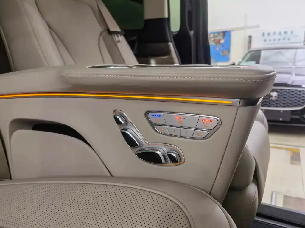 Mercedes-Benz V-Class 2023 из CN, фото 6