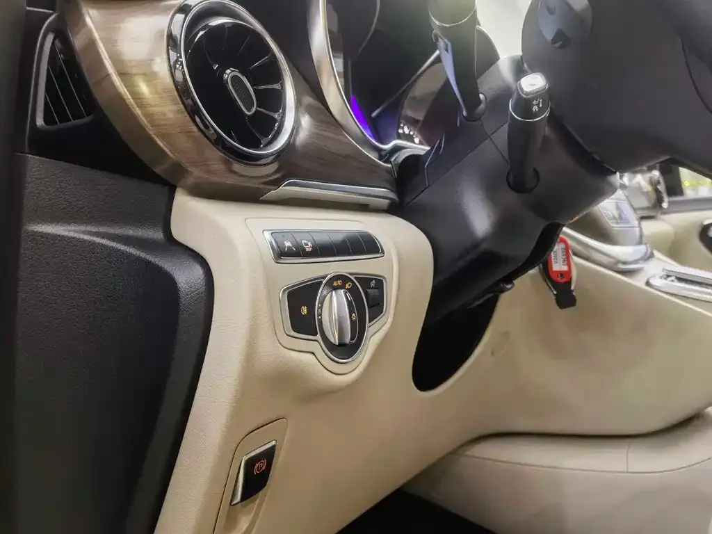 Mercedes-Benz V-Class 2023 из CN, фото 8