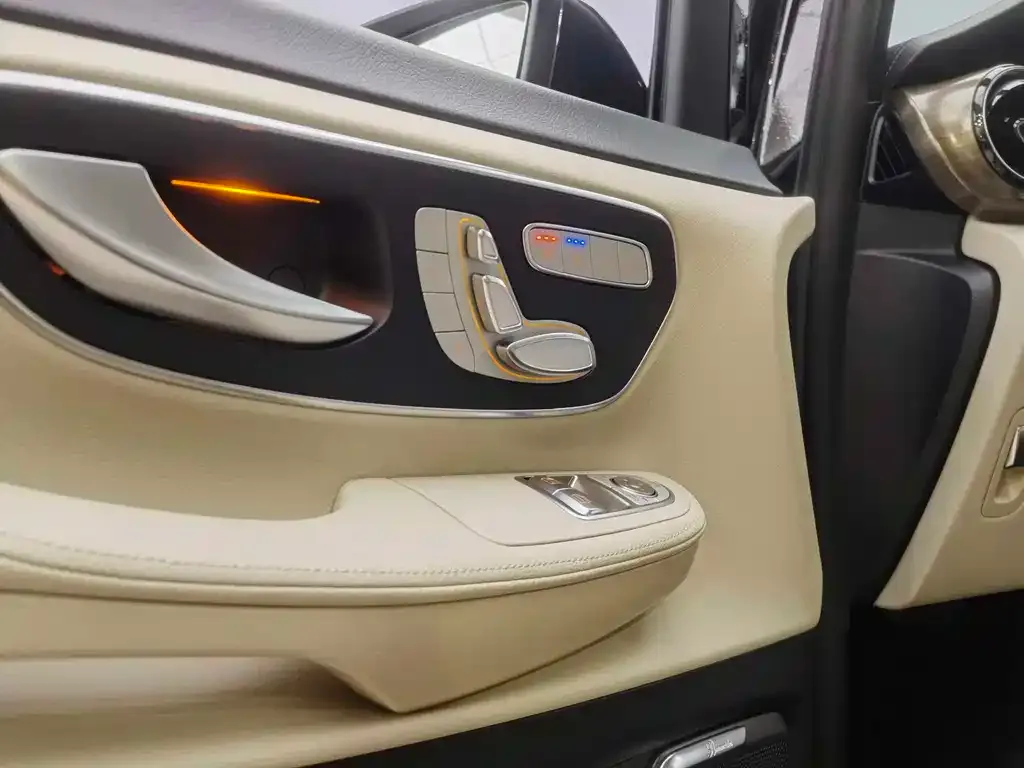 Mercedes-Benz V-Class 2023 из CN, фото 9