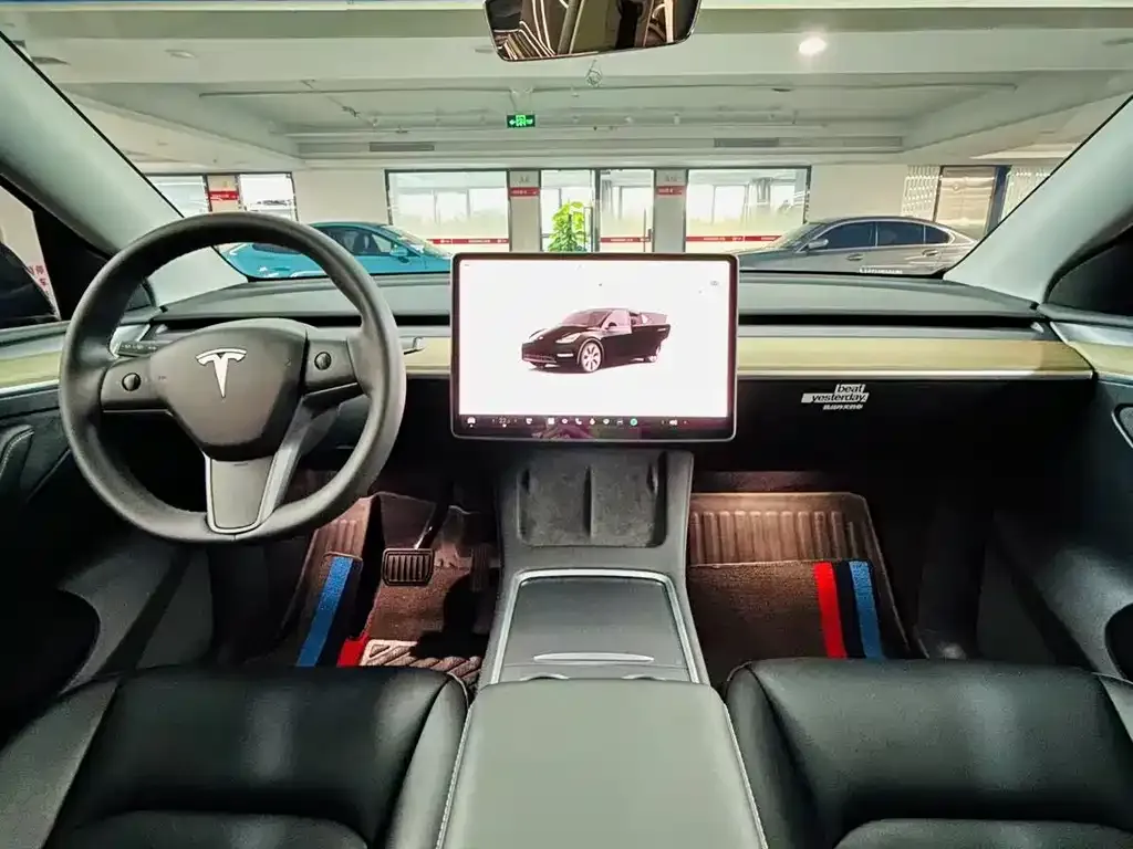 Tesla Model Y — фото 9