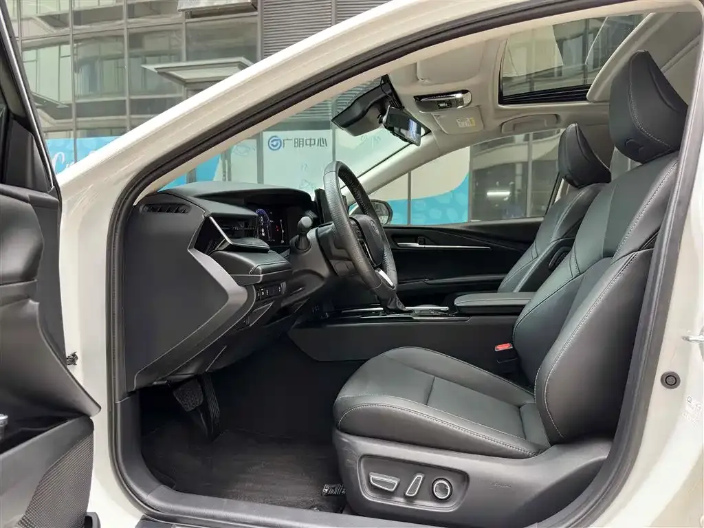 Toyota Camry 2024 из CN, фото 4