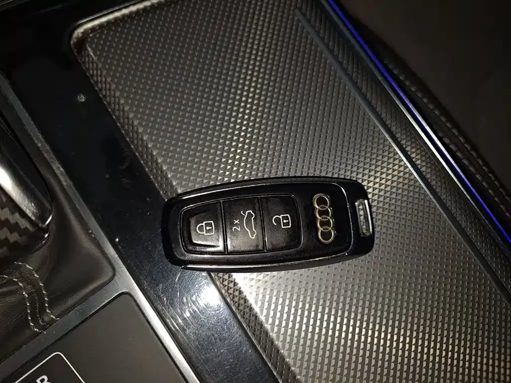 Audi A6L 2022 из CN, фото 9