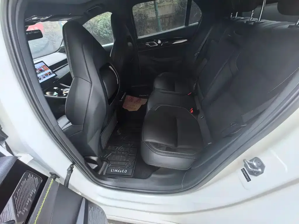 Lynk & Co 03 2023 из CN, фото 10