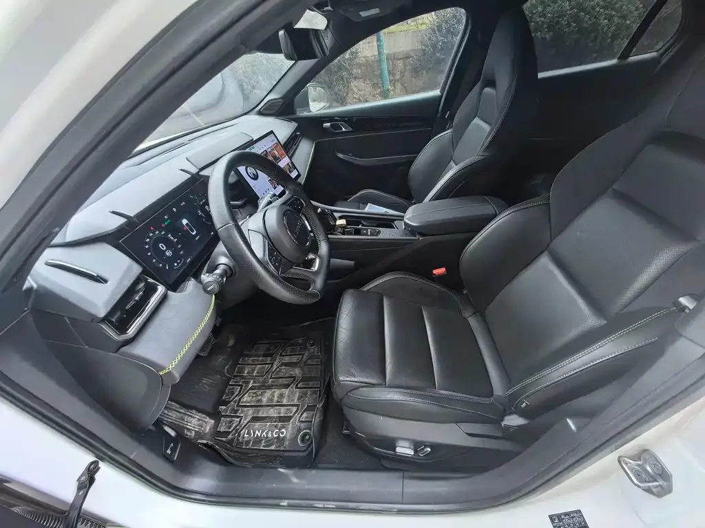 Lynk & Co 03 2023 из CN, фото 9