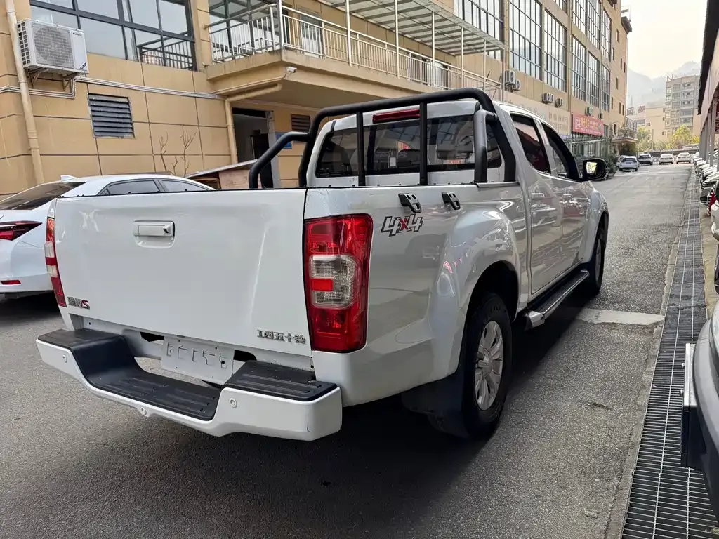 Isuzu RE-MAX 2023 из CN, фото 9