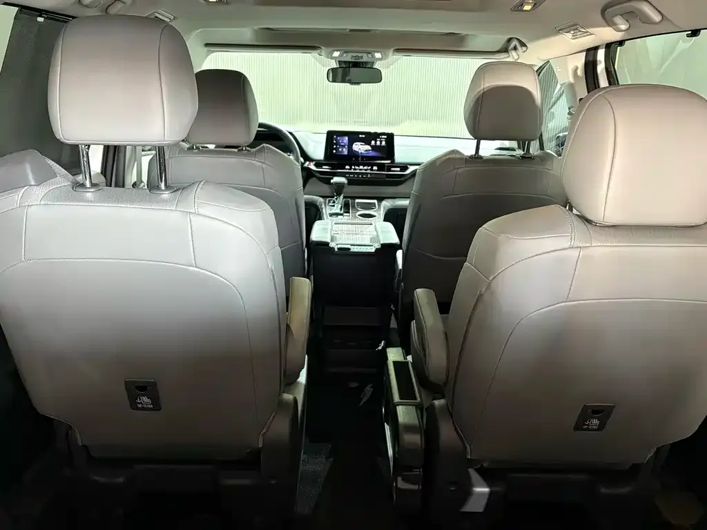 Toyota Granvia 2024 из CN, фото 10