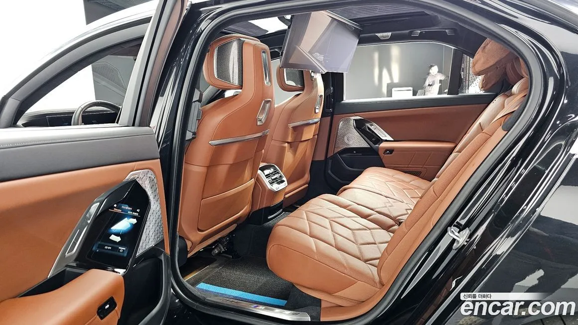 BMW i7 — фото 10