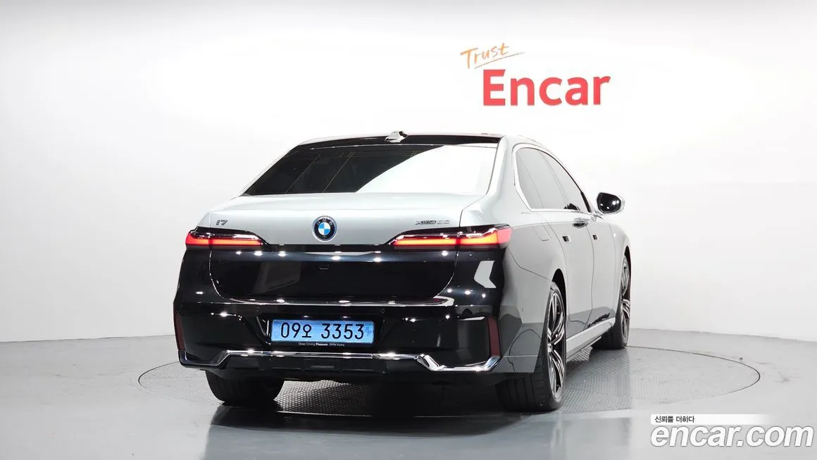 BMW i7 — фото 4