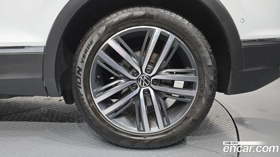 Volkswagen Tiguan — фото 5