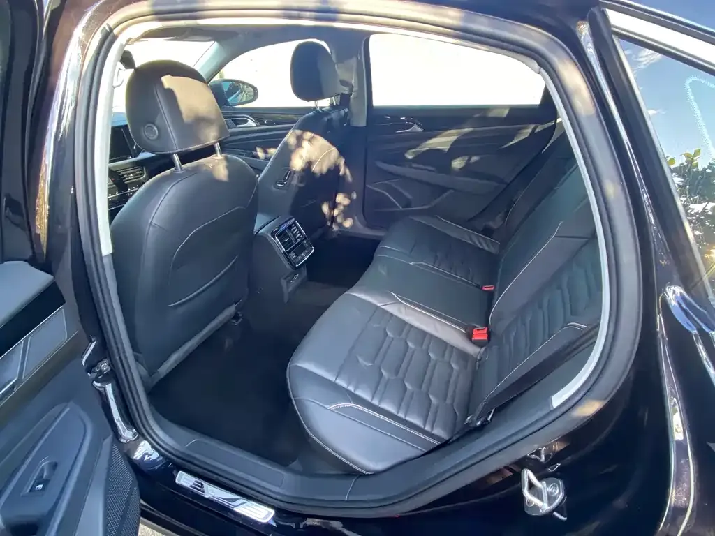 Volkswagen Passat 2021 из CN, фото 9
