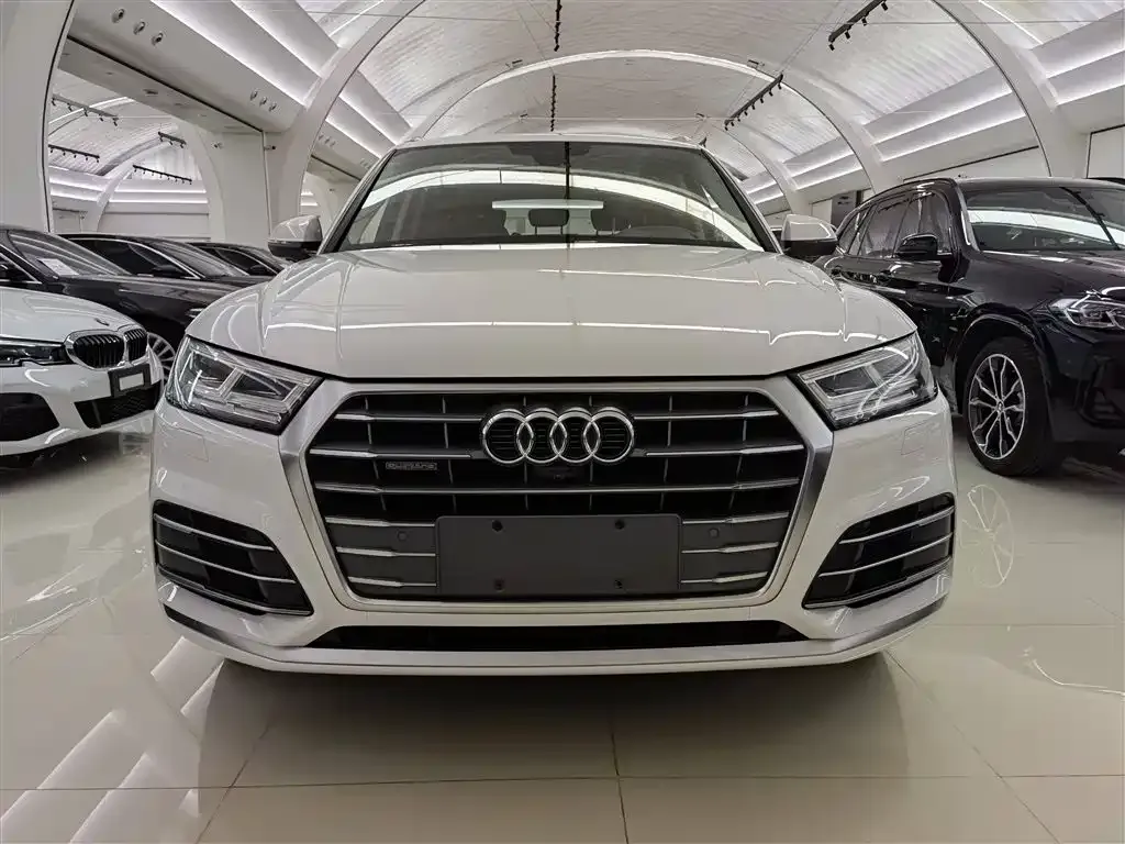 Audi Q5L 2021 из CN, фото 2