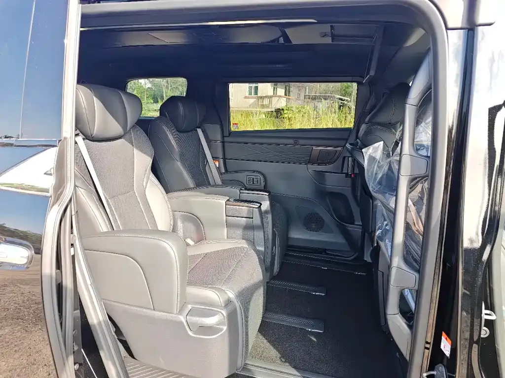 Toyota Alphard 2025 из CN, фото 9