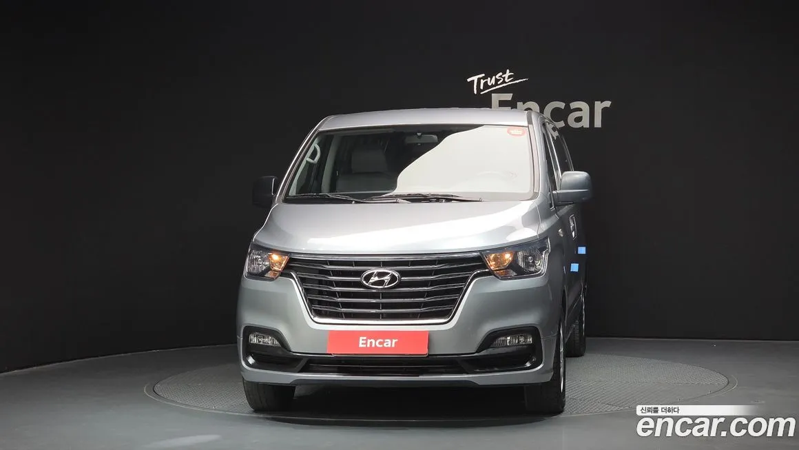 Hyundai Starex — фото 3