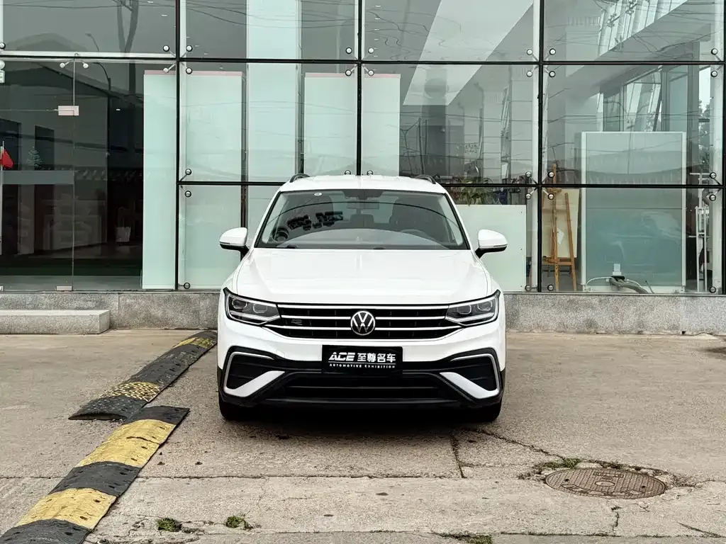 Volkswagen Tiguan L 2022 из CN, фото 2