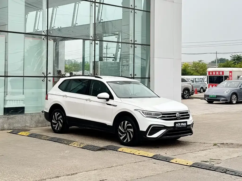 Volkswagen Tiguan L 2022 из CN, фото 3
