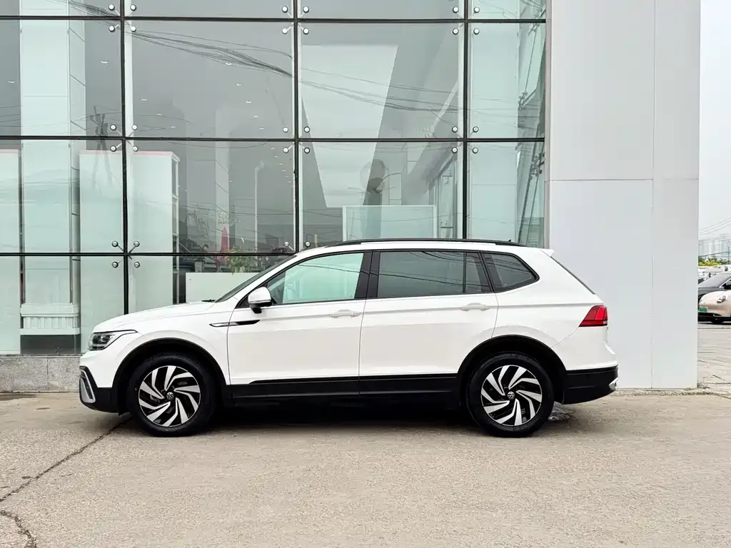 Volkswagen Tiguan L 2022 из CN, фото 8
