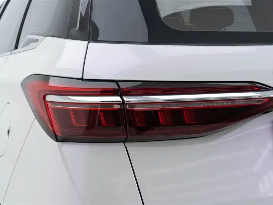 BYD MAX New Energy — фото 10