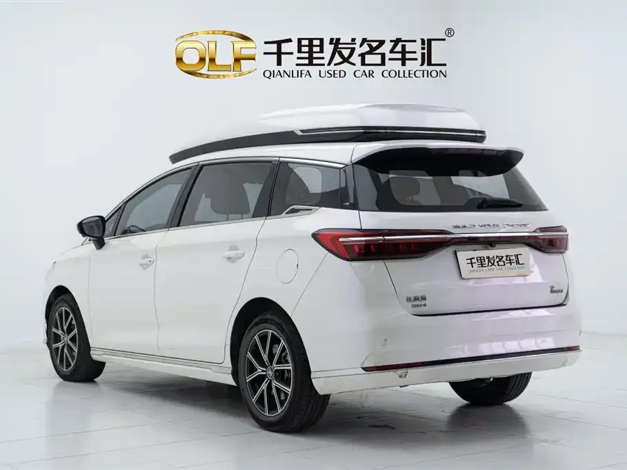 BYD MAX New Energy — фото 8
